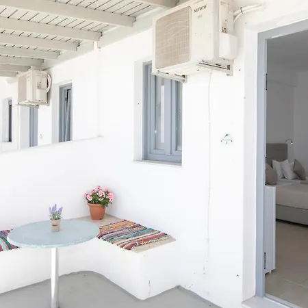 Thira's Dolphin Aparthotel
