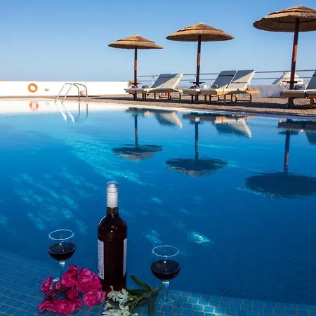 Thira's Dolphin 3* Akrotírion
