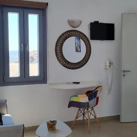 Thira's Dolphin Aparthotel 3*
