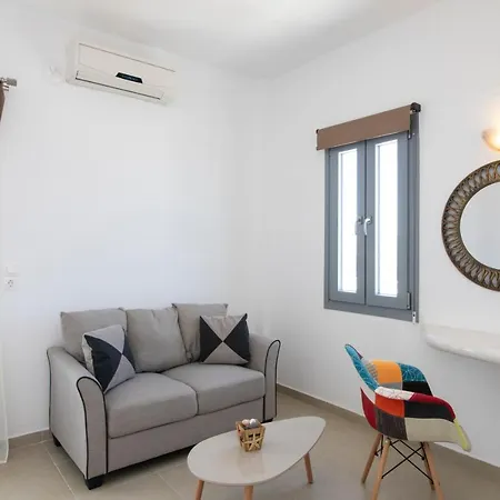 Thira's Dolphin Aparthotel