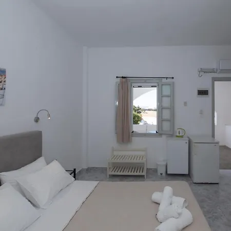 Thira's Dolphin Aparthotel