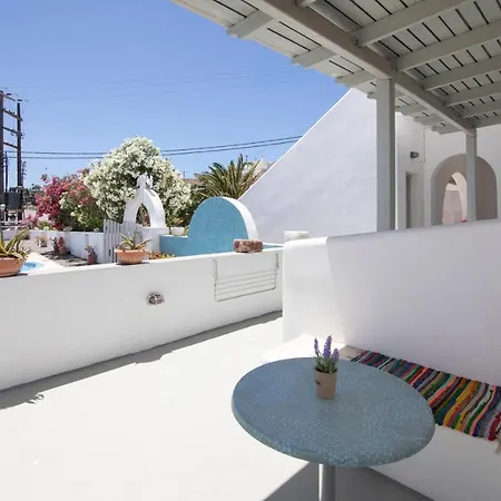 Thira's Dolphin Aparthotel Akrotírion