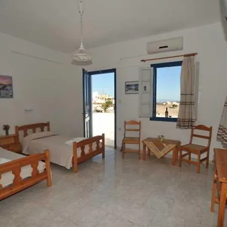 Thira's Dolphin Aparthotel 3*