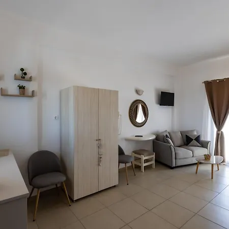 Thira's Dolphin Aparthotel