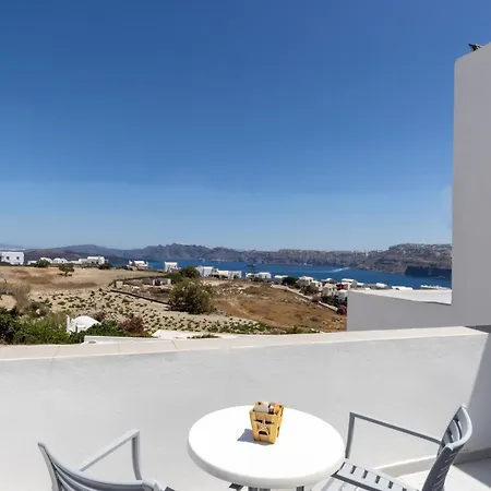 Thira's Dolphin Aparthotel 3*